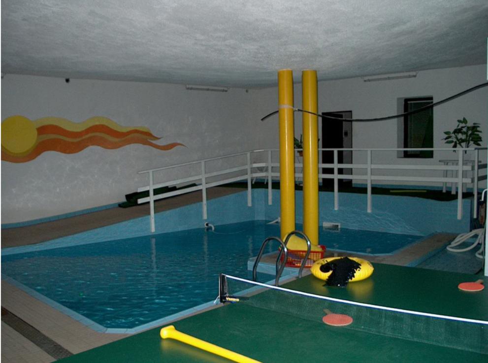 het interne zwembad